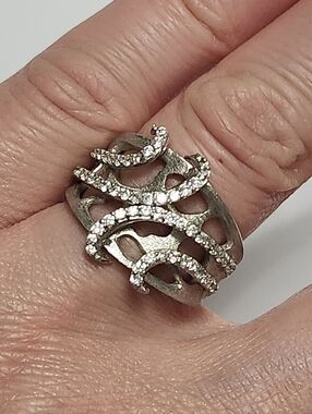 Sterling Silver Wide Unique RING size 6 one stone missing